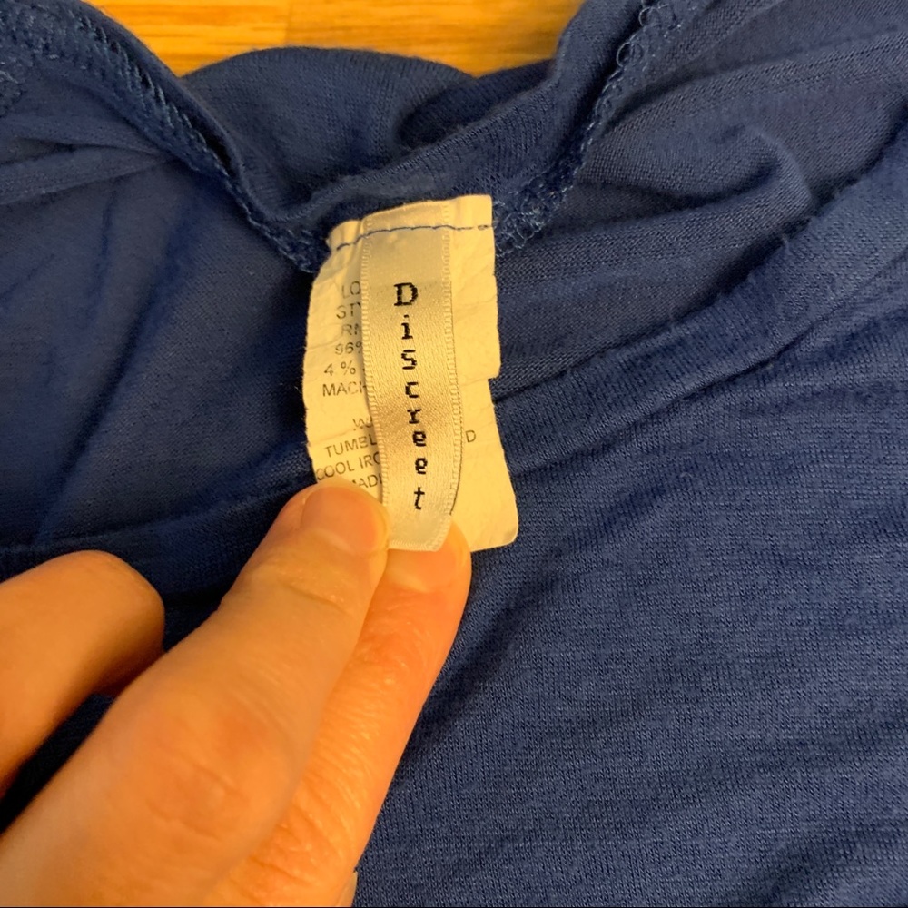 DISCREET Color Block Tee - Picture 4 of 8